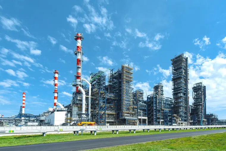 Нефтеперерабатывающее промышленное предприятие